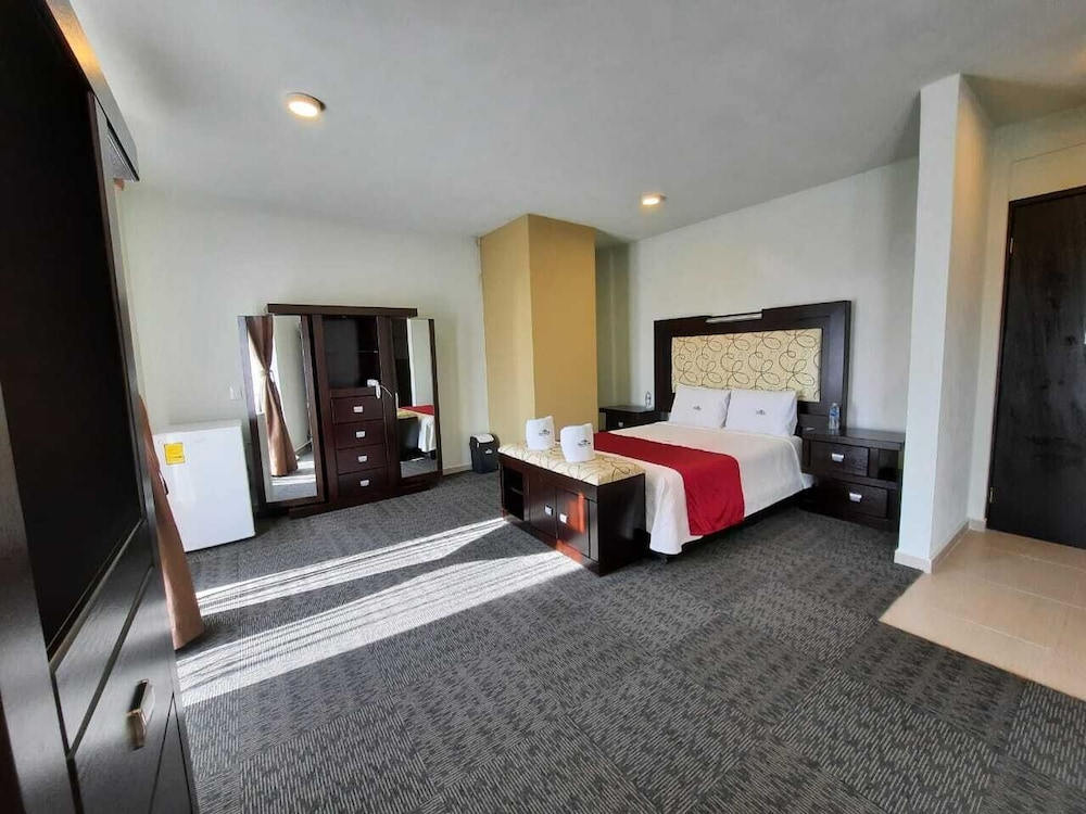 Quadruple Room, 2 Queen Beds, City View photo 3
