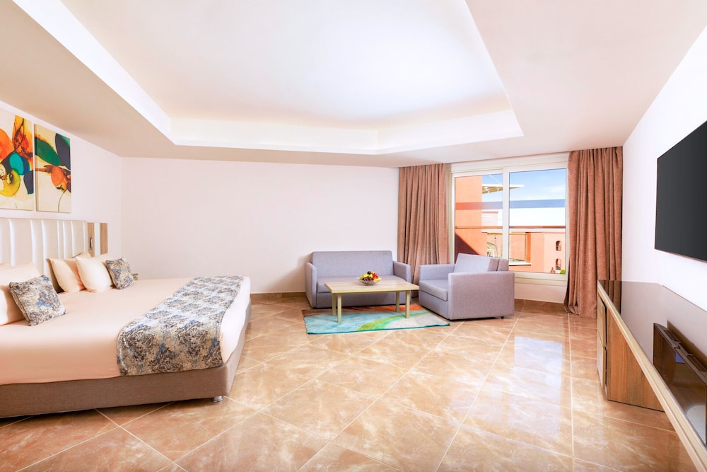Deluxe Family Room (4 Adults + 2 Child) photo 3