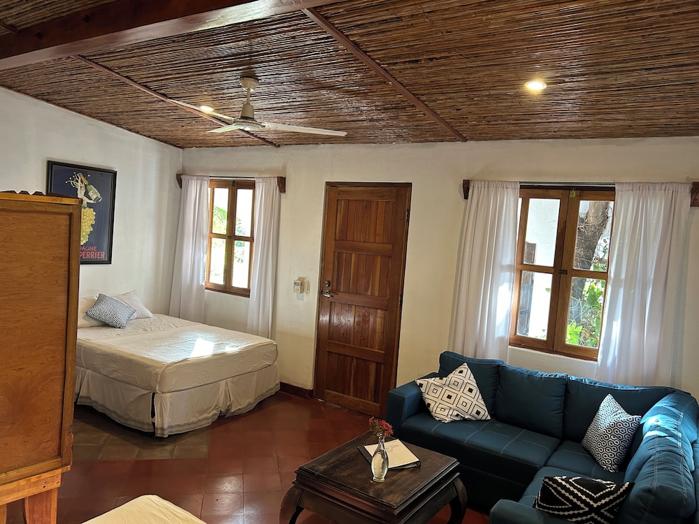 Deluxe Room, 2 Double Beds, Courtyard View, Garden Area photo 3
