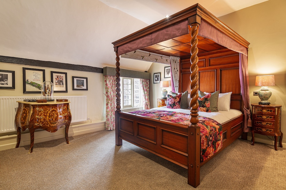 Superior Four Poster Room photo 1