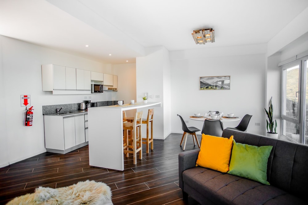 Deluxe Apartment, 1 Bedroom, Private Bathroom, Mountain View photo 3
