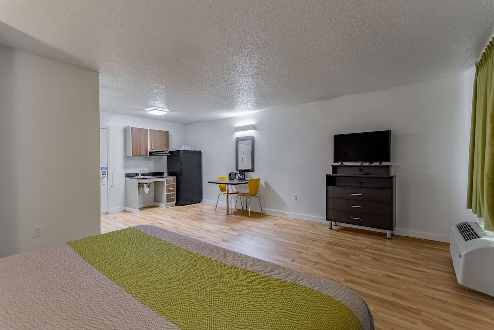 Standard Suite, Multiple Beds, Non Smoking, Kitchenette photo 3