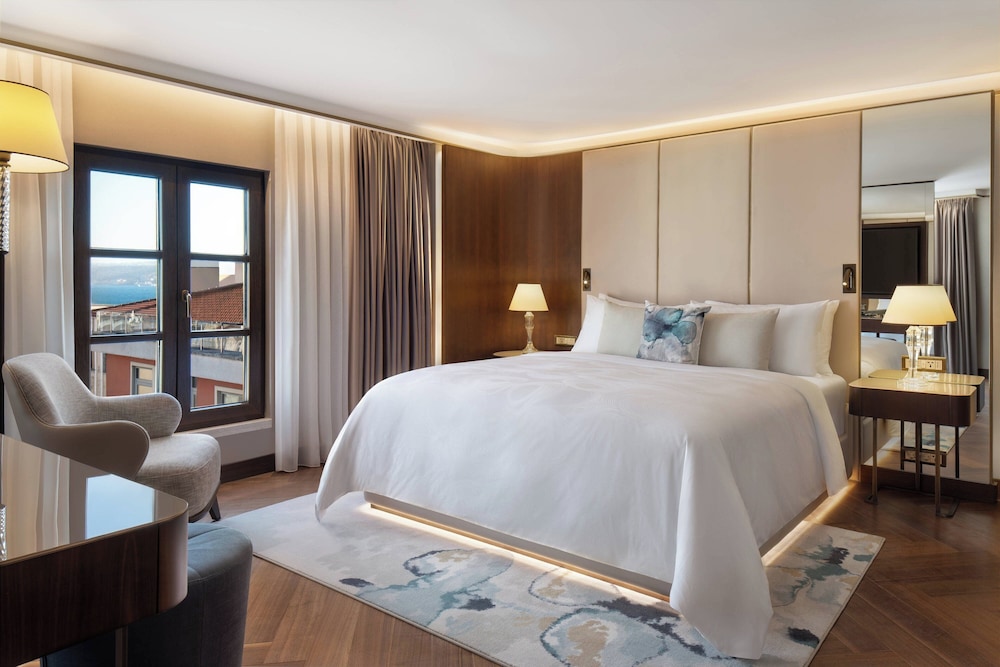Premier Room, 1 Queen Bed, Tower (View)