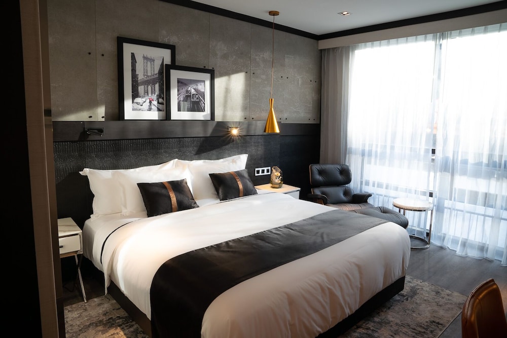 Superior King Room - Photo 1