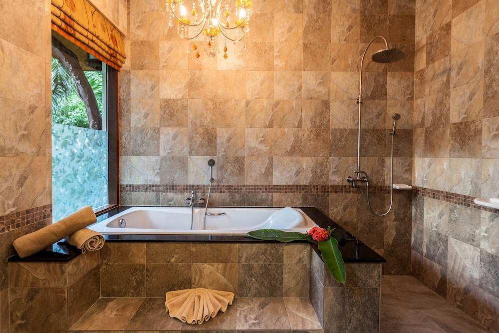 Whole Villa Using Just 2 Bedrooms For 4 Adults photo 3