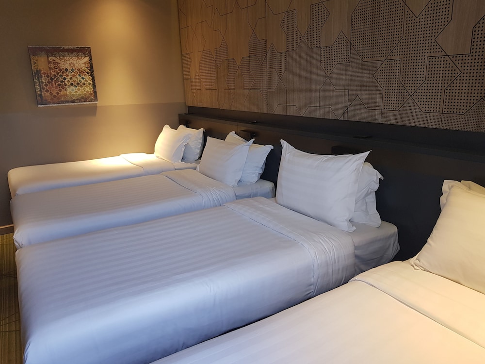 Standard Room, Multiple Beds (Quad Family) photo 1
