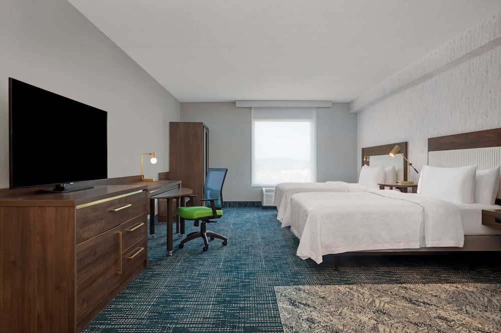 Basic Studio Suite, 2 Queen Beds - Photo 2