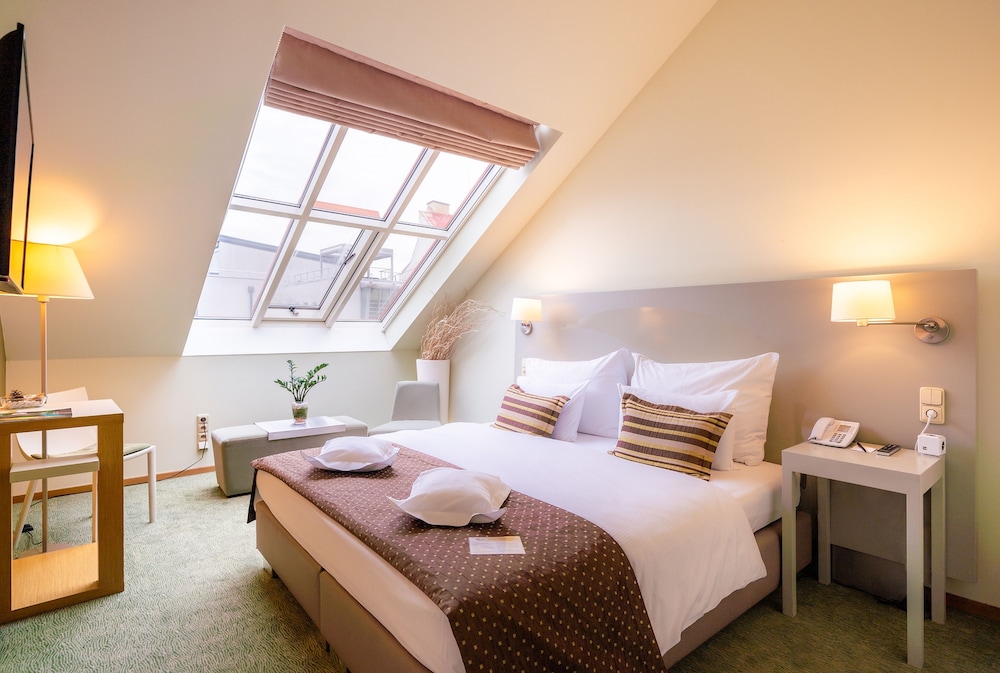 Deluxe Double or Twin Room - Photo 11