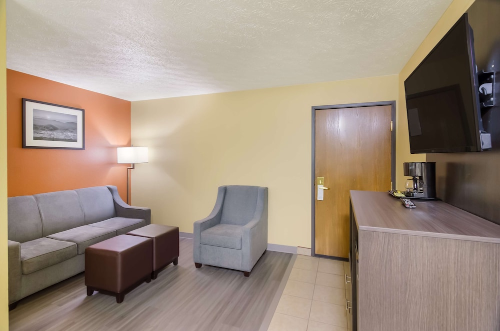 Suite, 1 King Bed, Non Smoking photo 3