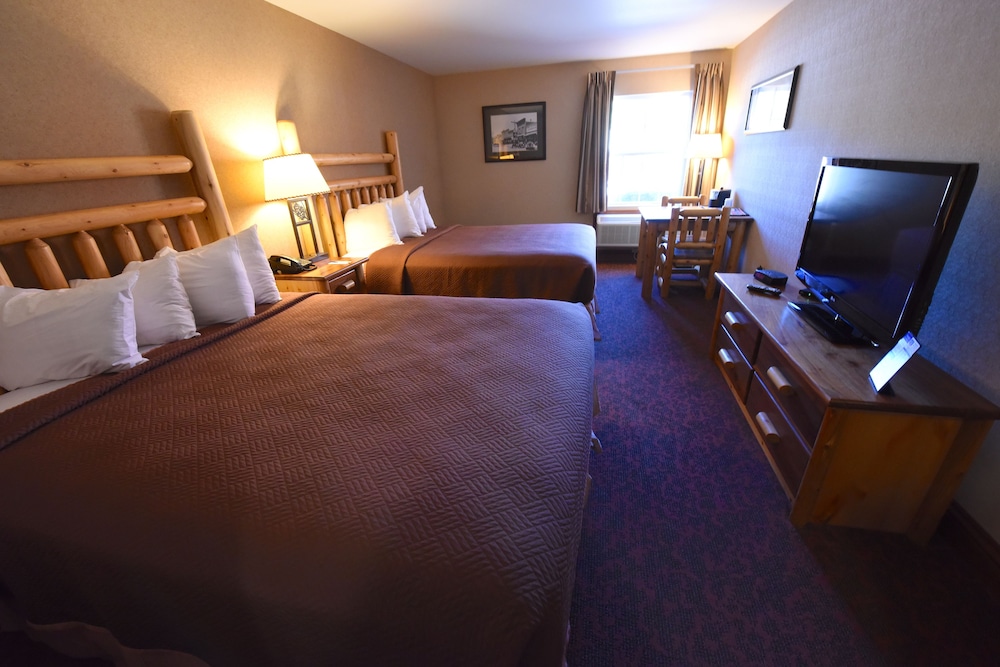 Room 2 Queen beds with Queen Sofa bed, Lakeview photo 2