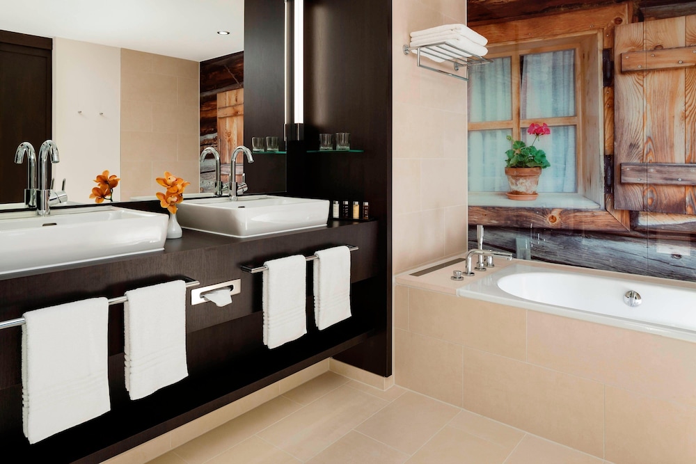 Suite, 1 Bedroom - Photo 8