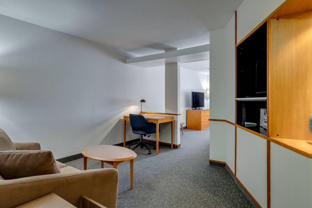 Suite, 2 Double Beds - Photo 11
