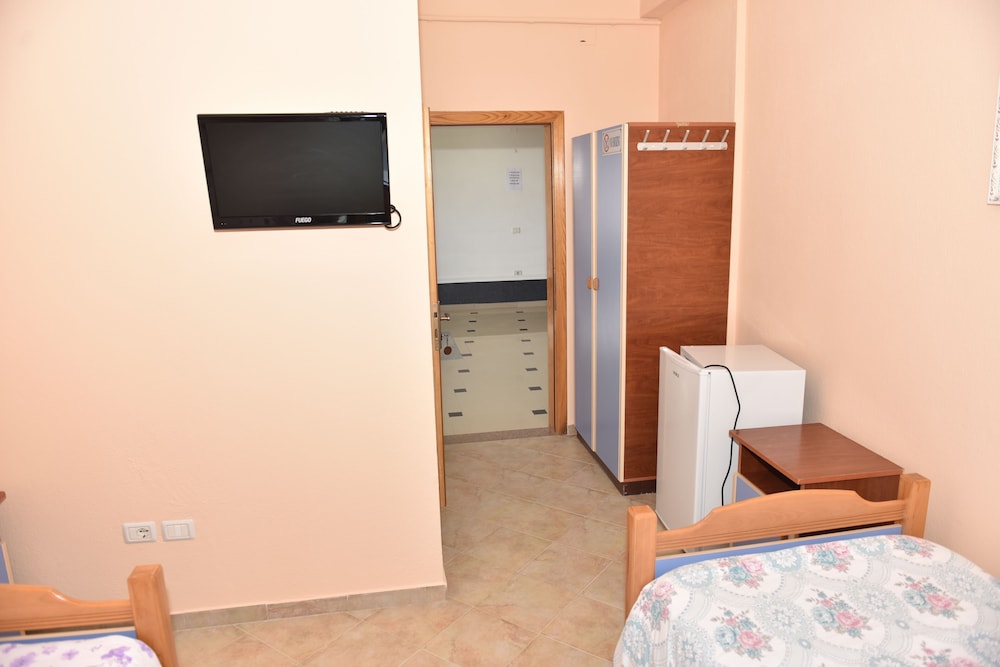Economy Twin Room photo 3