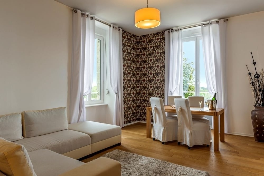 Suite - Photo 5