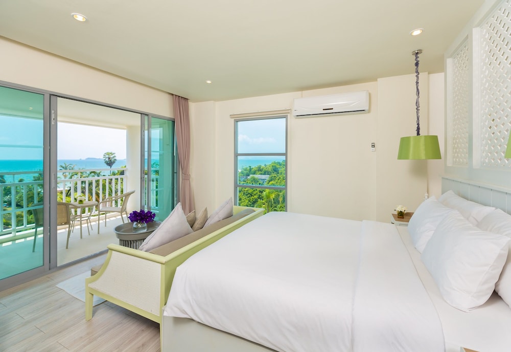 Deluxe Room, Partial Sea View, Corner - Photo 5