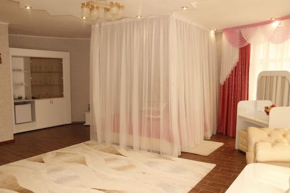 Honeymoon Suite photo 2