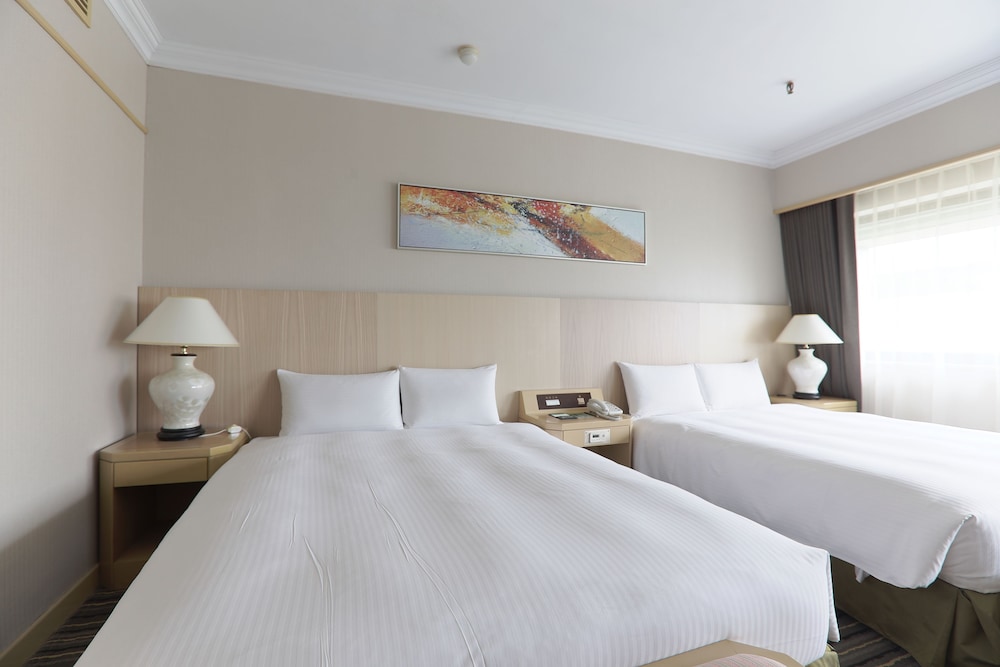 Family Quadruple Room, 1 Bedroom, City View photo 3
