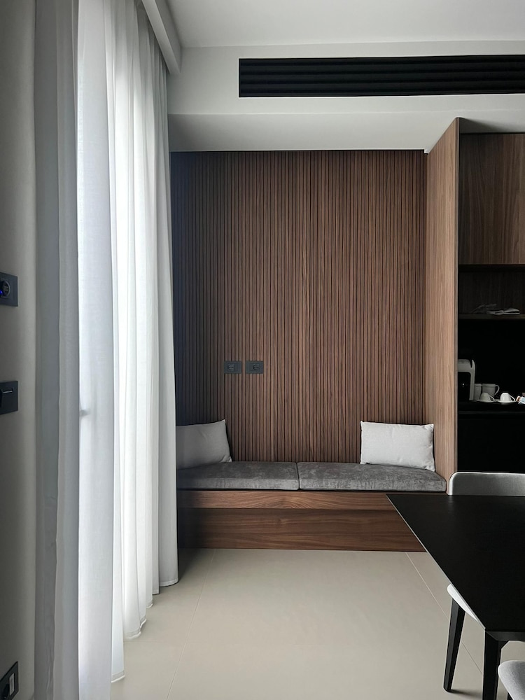 Deluxe Suite - Photo 12
