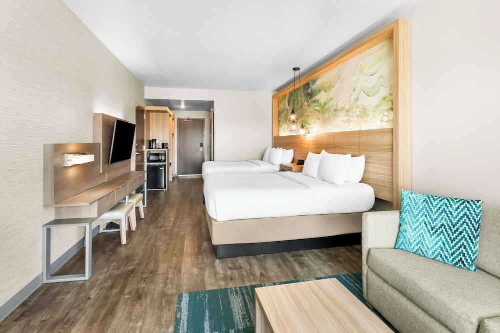Suite, Multiple Beds, Accessible, Non Smoking (with Sofabed) - Photo 3