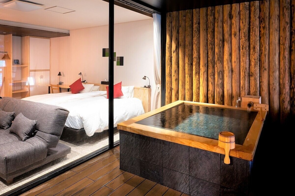 Room 11 Suite with Hot Spring Bath photo 3