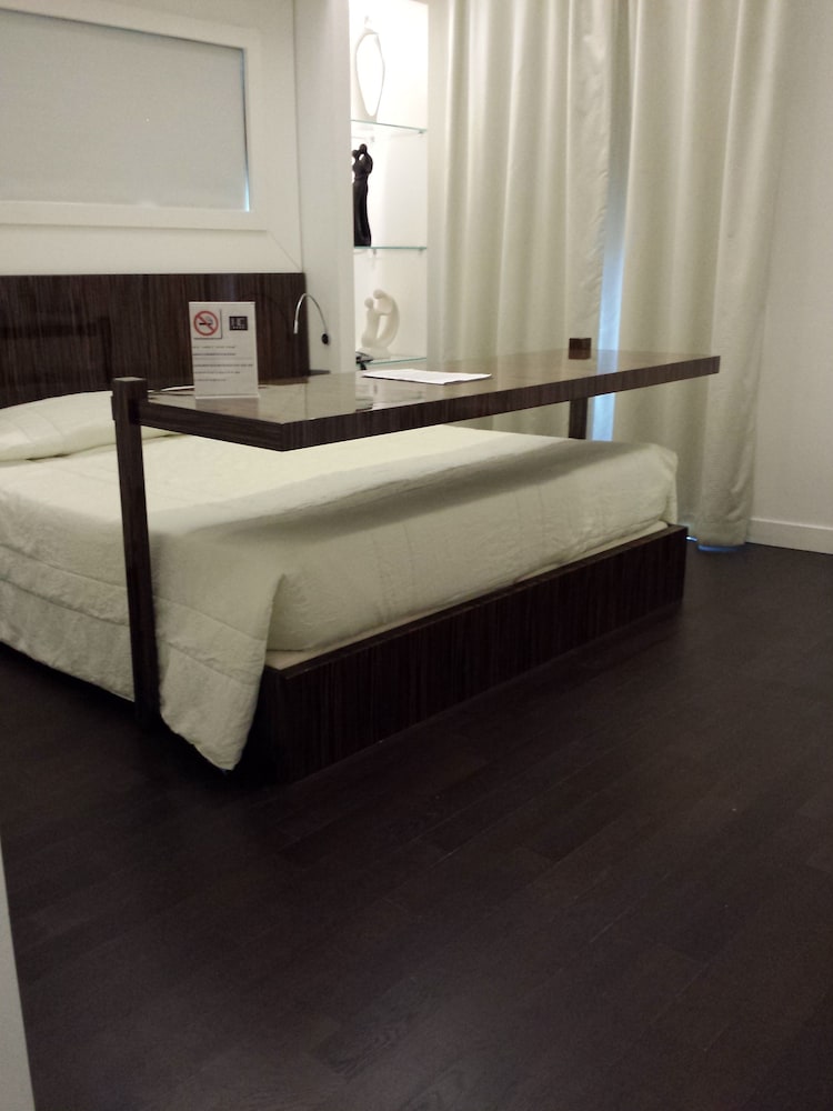 Classic Double or Twin Room - Photo 8