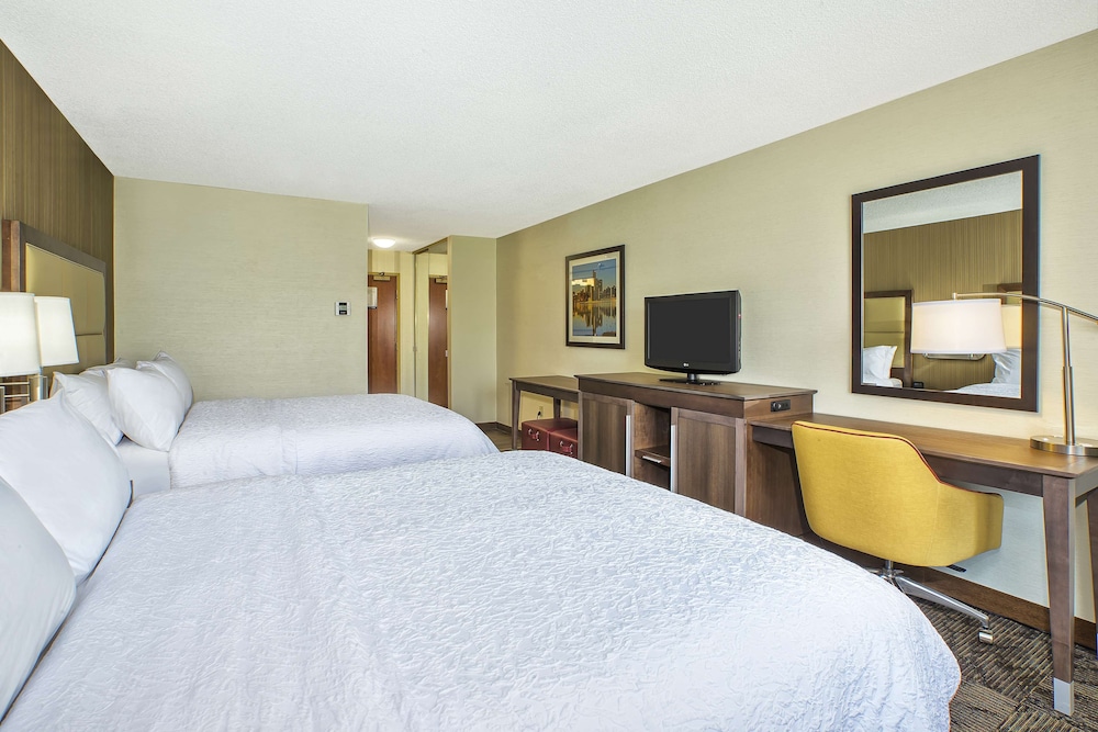 Room, 2 Queen Beds (Larger Room) - Photo 1
