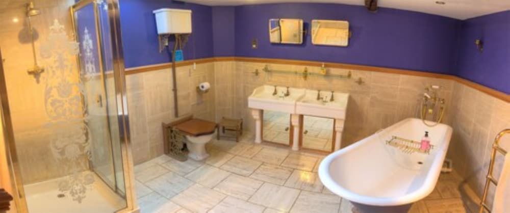Deluxe Double Room (2 Adults And 1 Child) photo 3