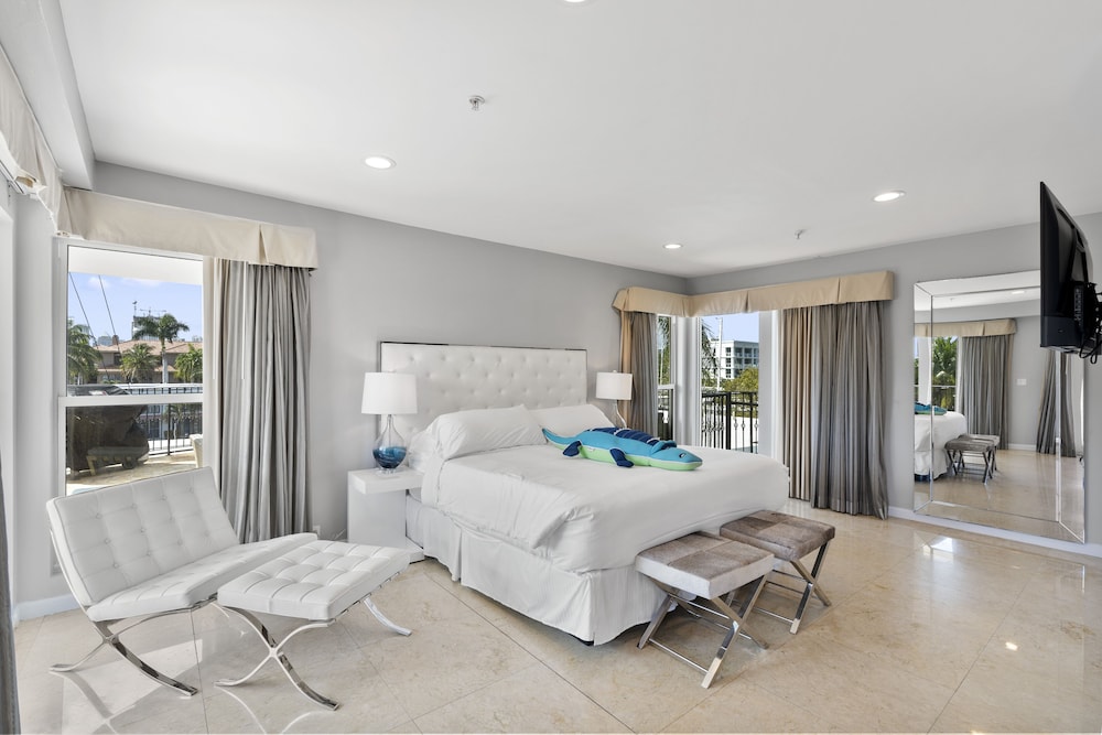 Luxury Penthouse, 3 Bedrooms, Balcony, Bay View