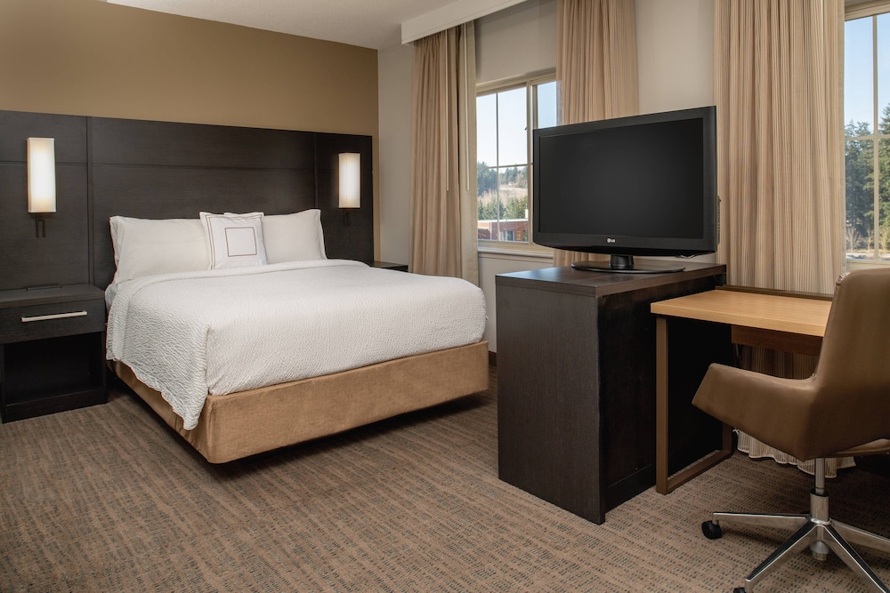 Room, 1 Queen Bed with Sofa bed (Hearing Accessible) - Photo 3