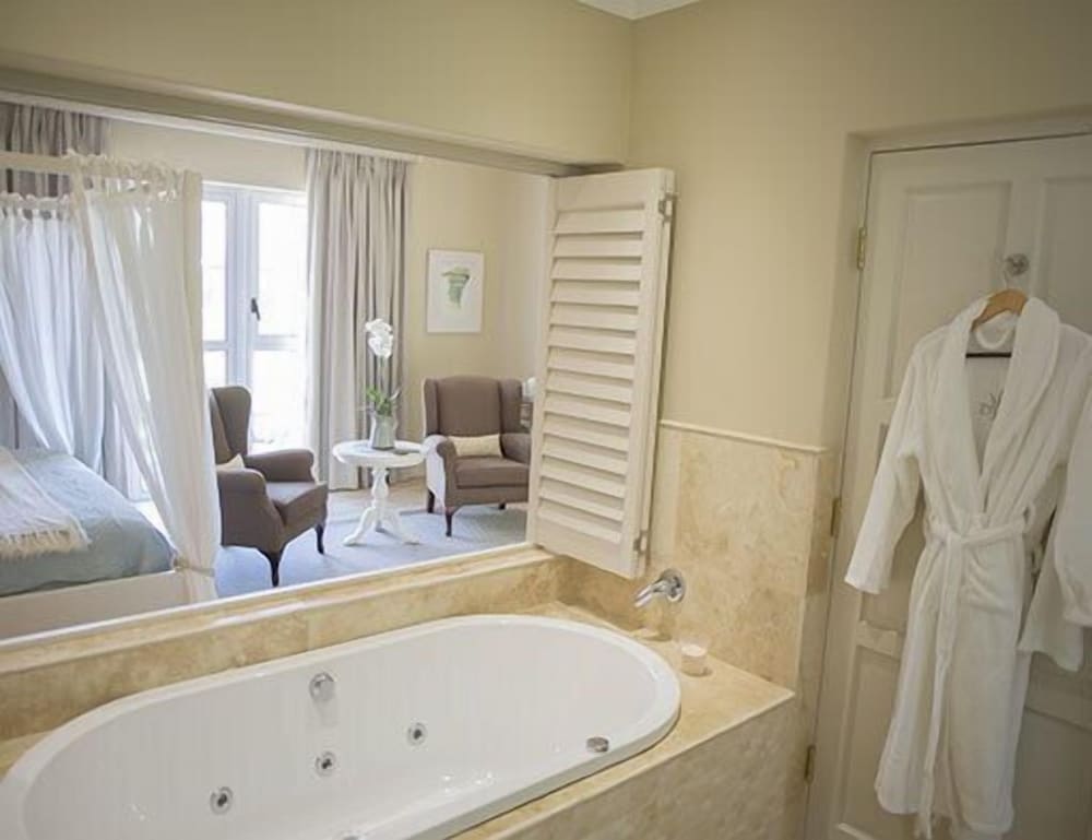 Honeymoon Suite photo 2