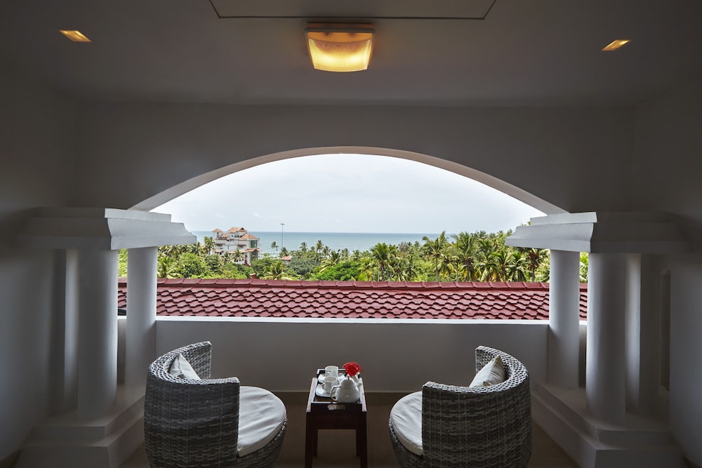 Deluxe Sea View Room Queen Bed photo 2