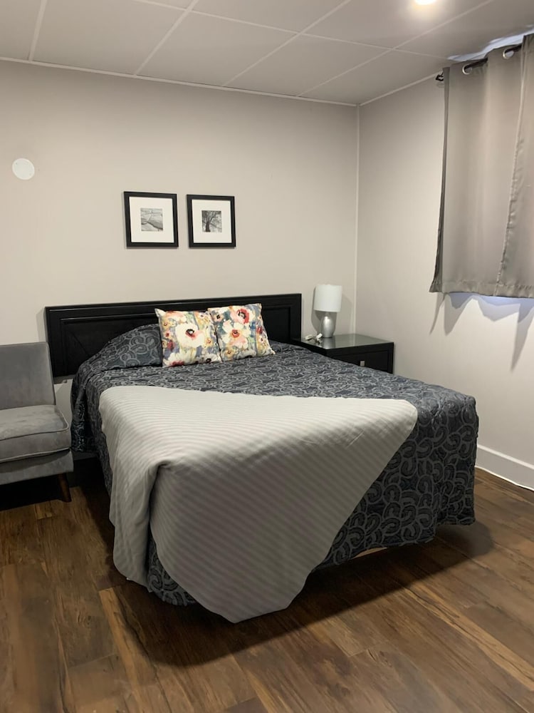 Suite, 1 Queen Bed, Non Smoking, Lake View photo 1