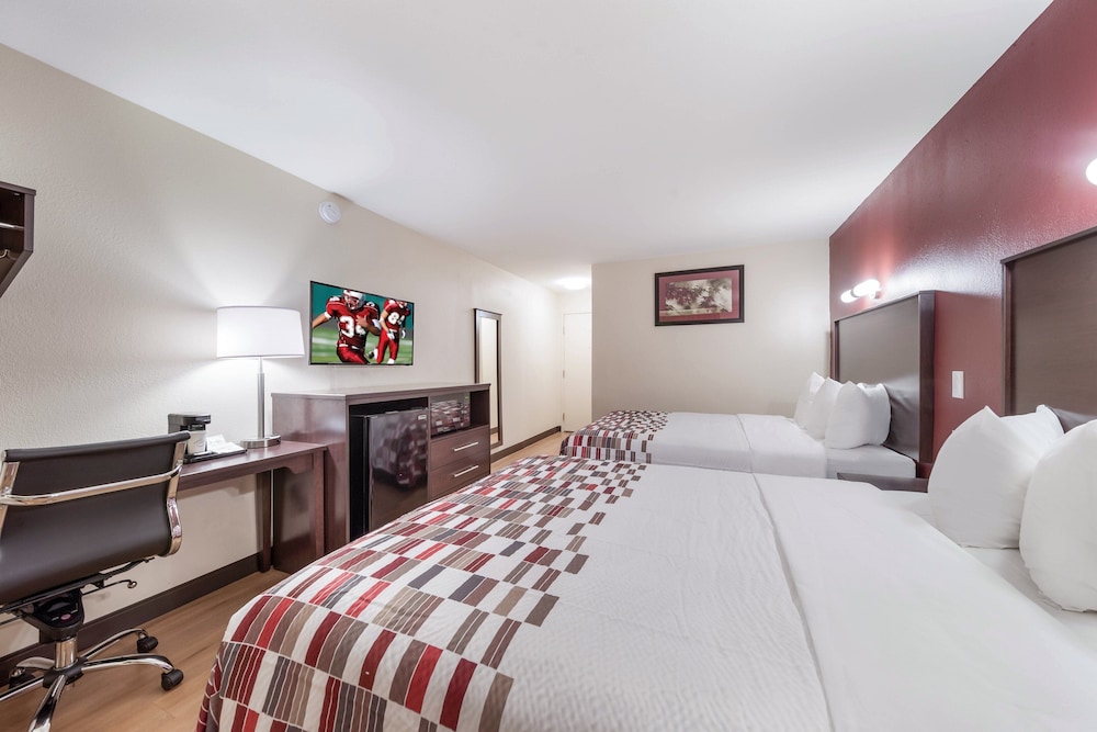 Deluxe Room, Non Smoking (2 King Beds) - Photo 4