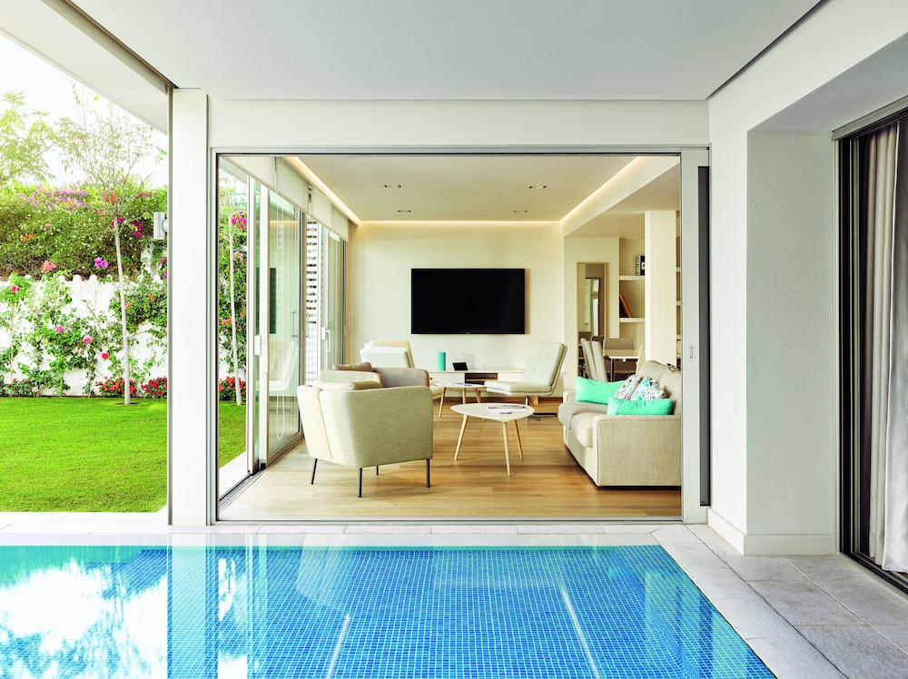 5 Bedrooms Villa (Non Smoking) photo 2