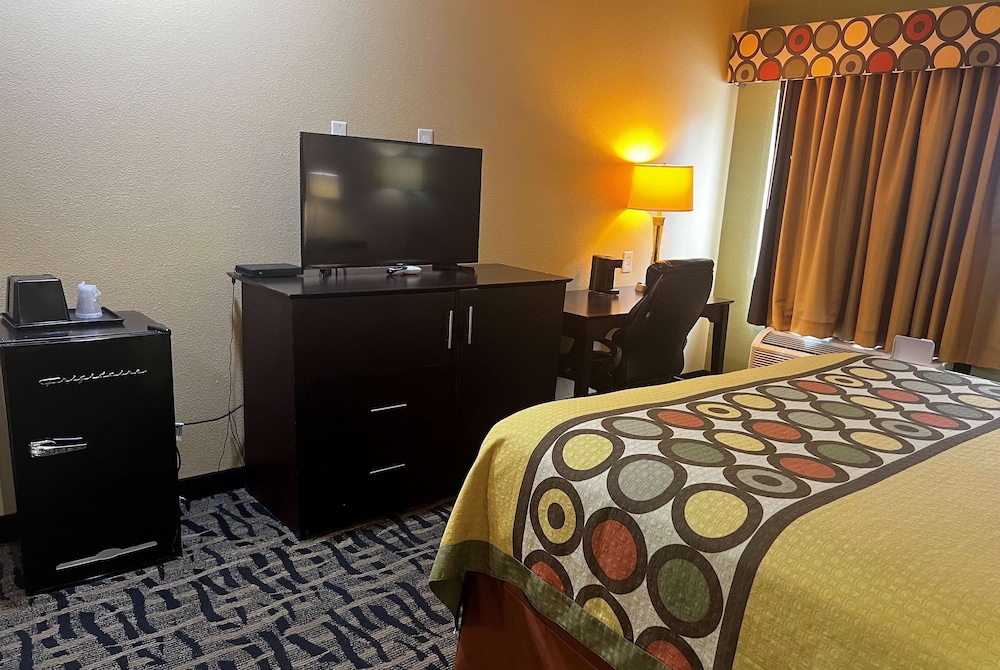 Standard Room, 1 King Bed - Photo 4