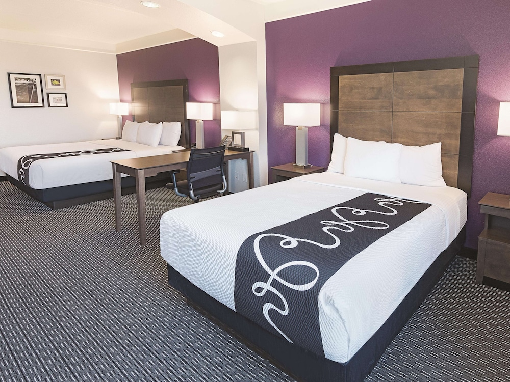 Deluxe Room, Multiple Beds, Non Smoking (1 King Bed and 1 Full Bed) - Photo 1