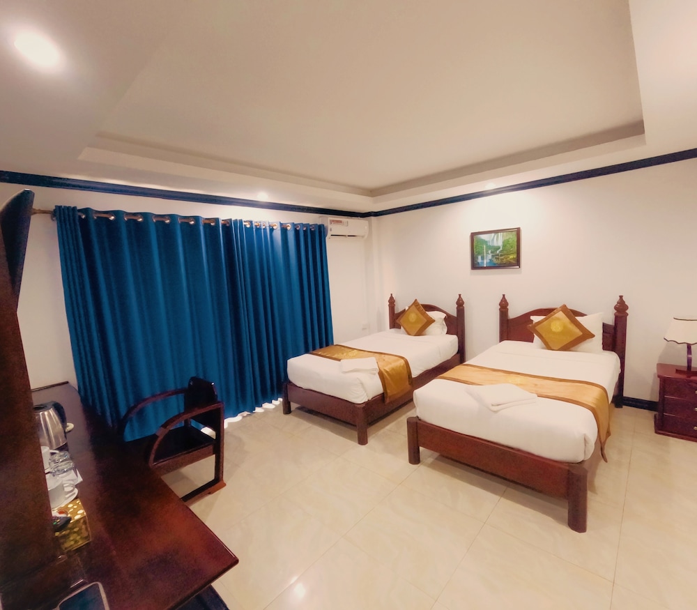 Deluxe Twin Room With Balcony - Photo 10