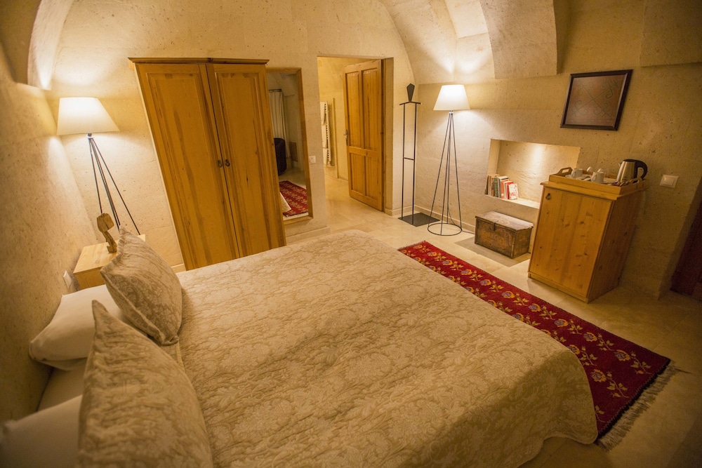 Deluxe Suite photo 2