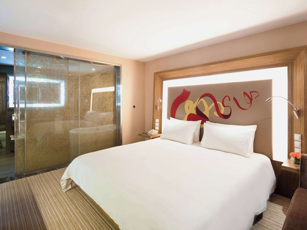 Premier Suite - Photo 8