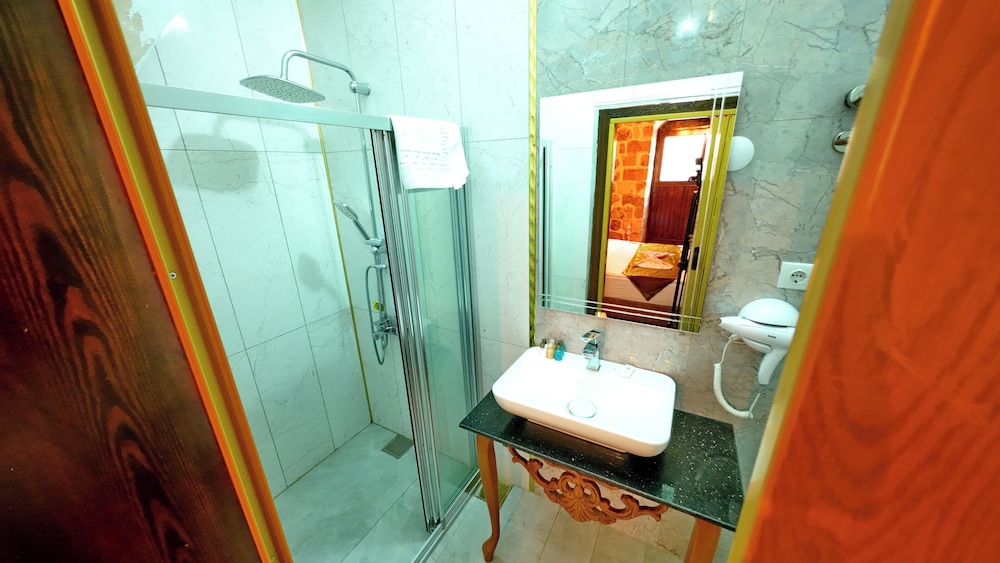 Standard Double or Twin Room - Photo 4