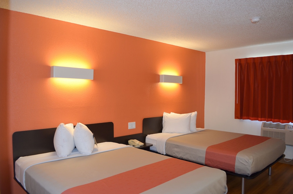 Deluxe Room, 2 Queen Beds, Non Smoking, Refrigerator & Microwave - Photo 1