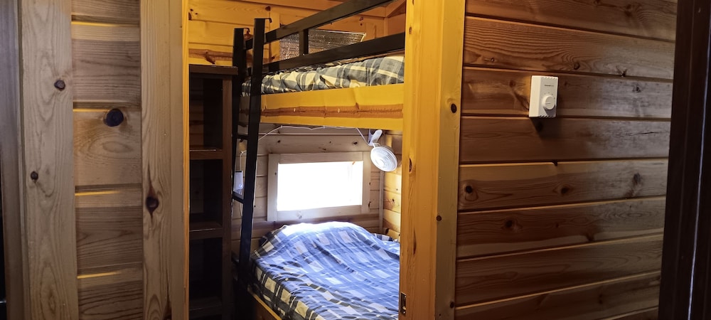Cabin 4 photo 1