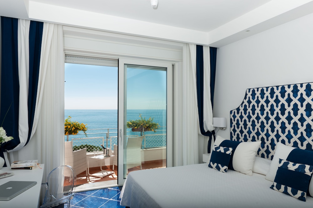 Deluxe Triple Room, Balcony, Sea View - Photo 1