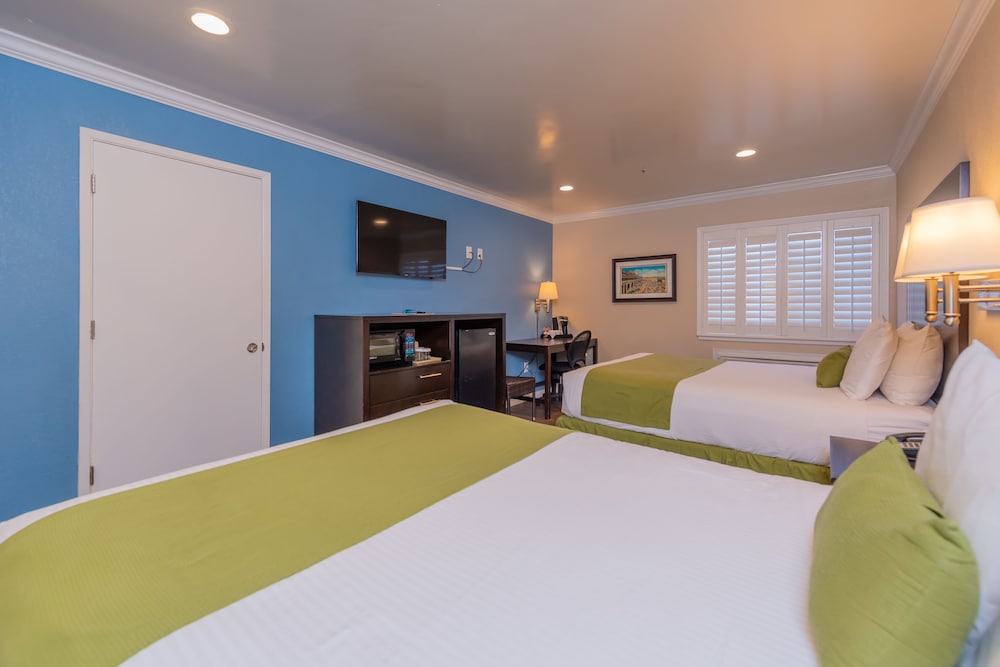 Standard Room, 2 Queen Beds, Accessible - Photo 1