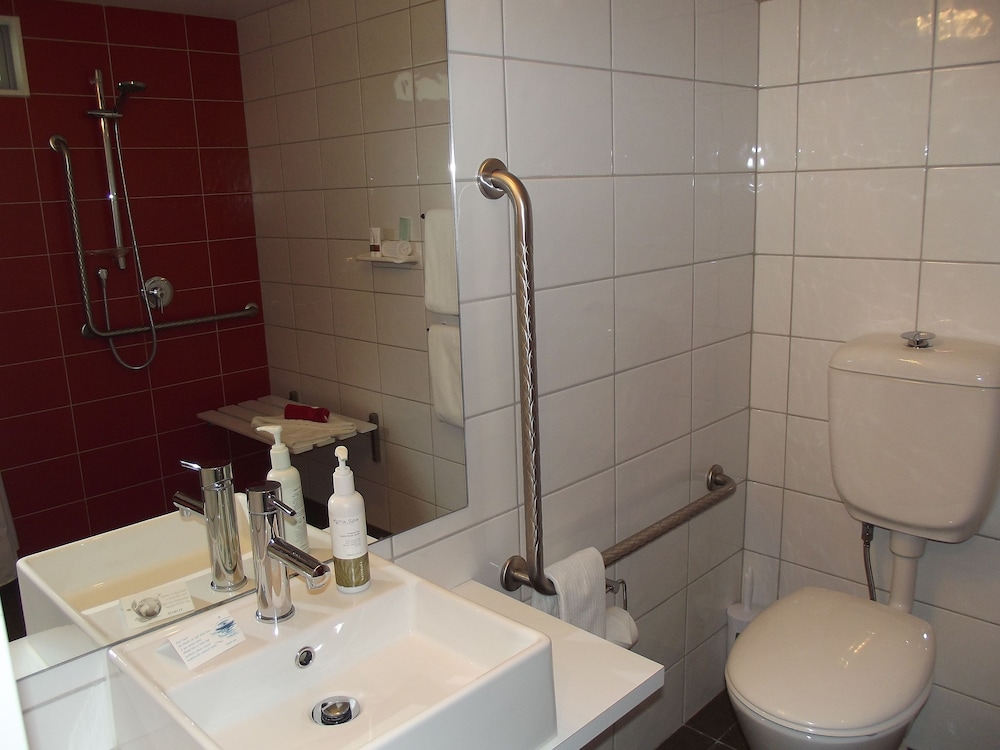 Studio, Accessible - Photo 5