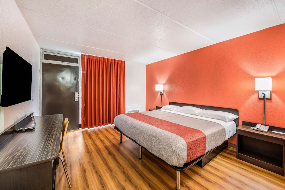 Deluxe Suite, 1 King Bed, Accessible, Non Smoking photo 3