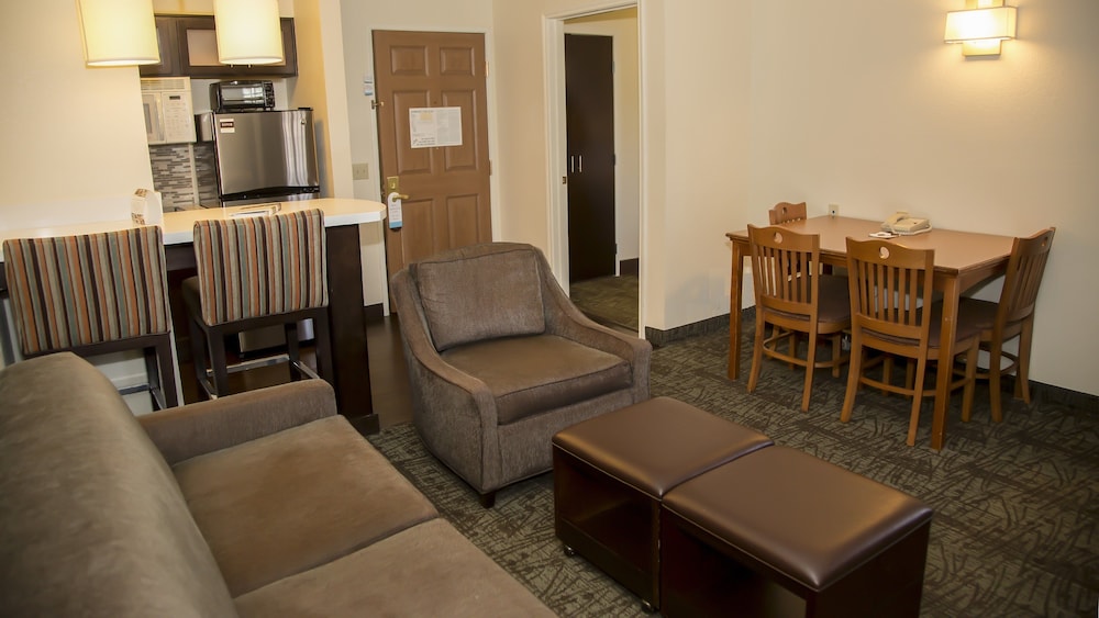 Suite, 2 Bedrooms, Kitchen - Photo 1