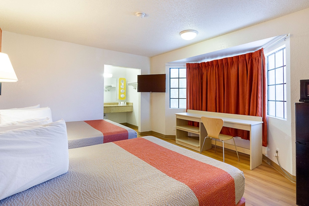 Deluxe Room, 2 Double Beds, Non Smoking, Refrigerator photo 3