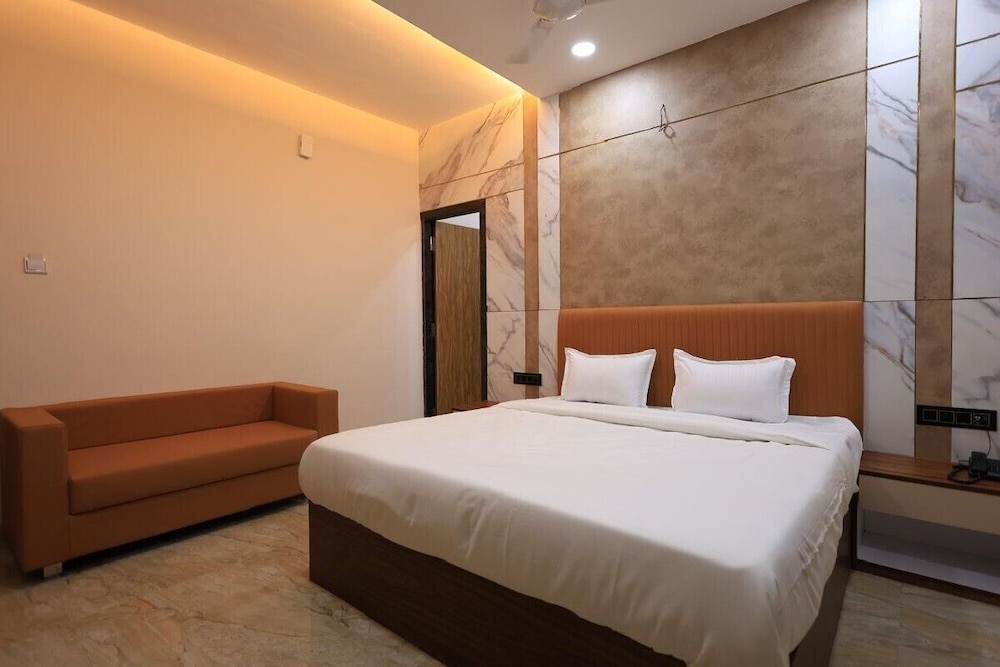Luxury Single Room, 1 King Bed, City View