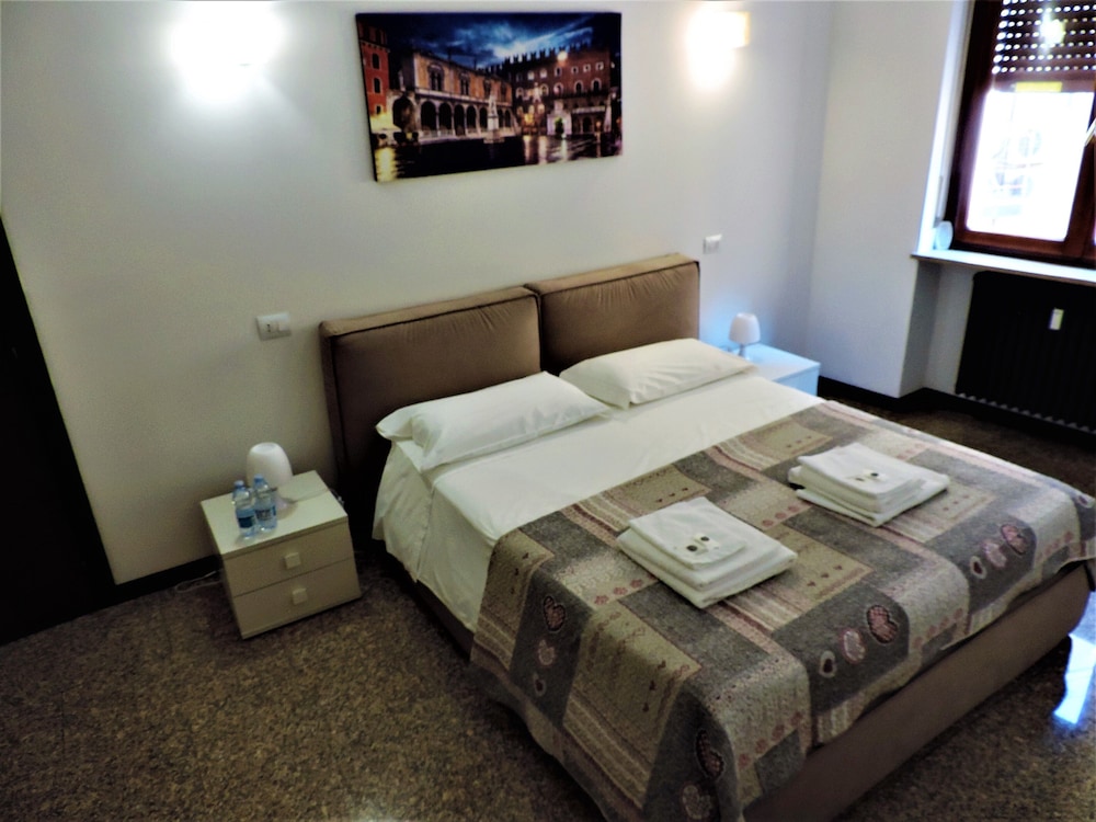 Economy Rooms ( Shared Bathroom)